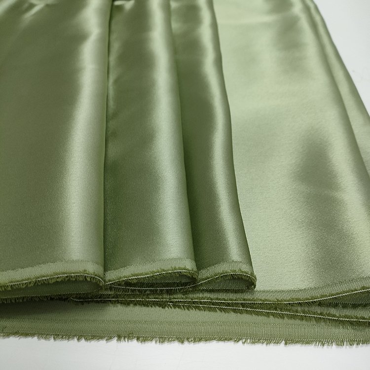 Shinny 19mm Silk Mulberry Fabric For Clothing Soft Mulberry Silk Fabric Green Silk Fabric NO MOQ