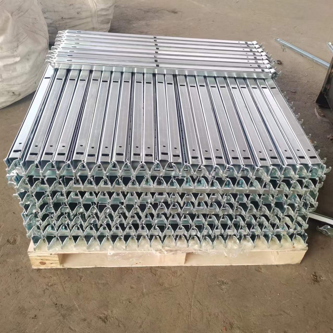Concrete wall panel spacer tie and Mullion