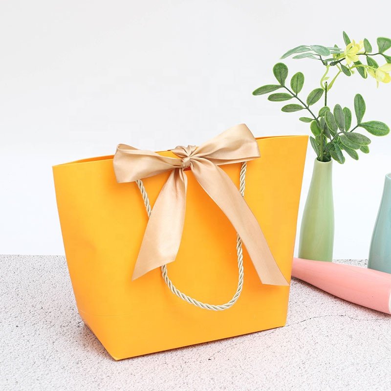 Customized high-end best-selling luxury products in the factory paper bags with ribbons are used for clothing and accessories