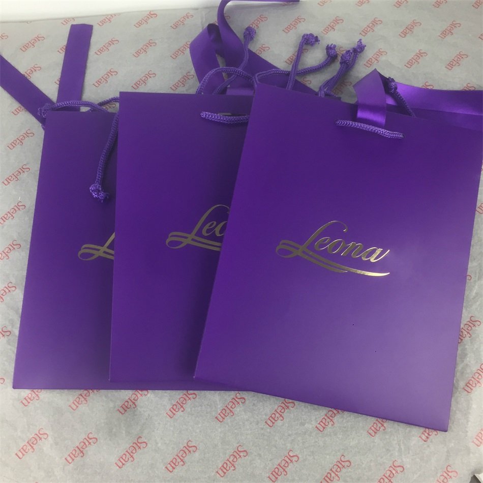 Sac en papier violet purple paper bags with silk satin ribbon tie with PP cord handle shopping bag for clothes for shoe for gift