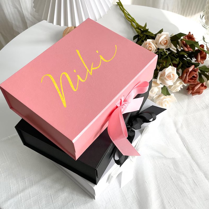 Custom Logo White Foldable Bow Tie Package Boxes Cardboard Paper Clothing Gift Packaging Box With Magnetic Lid
