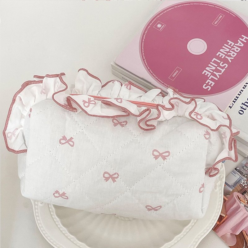 New Arrival Puffer Travel Cosmetic Bag Bow Tie Pattern Quilted Cotton Padded Case Luxury Blue Perfume Cosmetic Bag With Bow-Knot