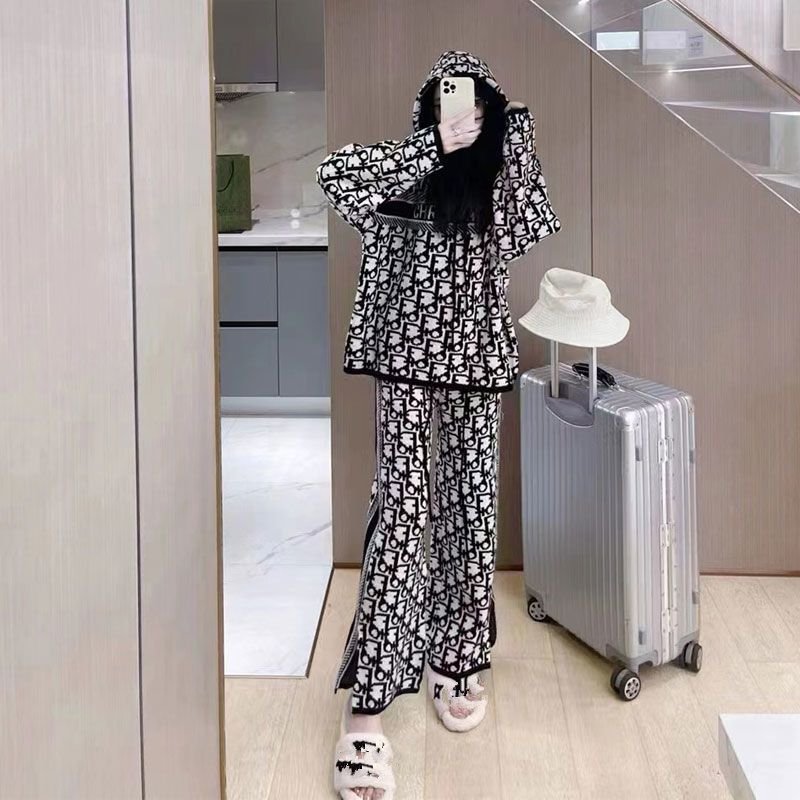 Sports running wear hoodie suit women Spring and autumn luxury designer tracksuit wide leg pants fashion 2 sets