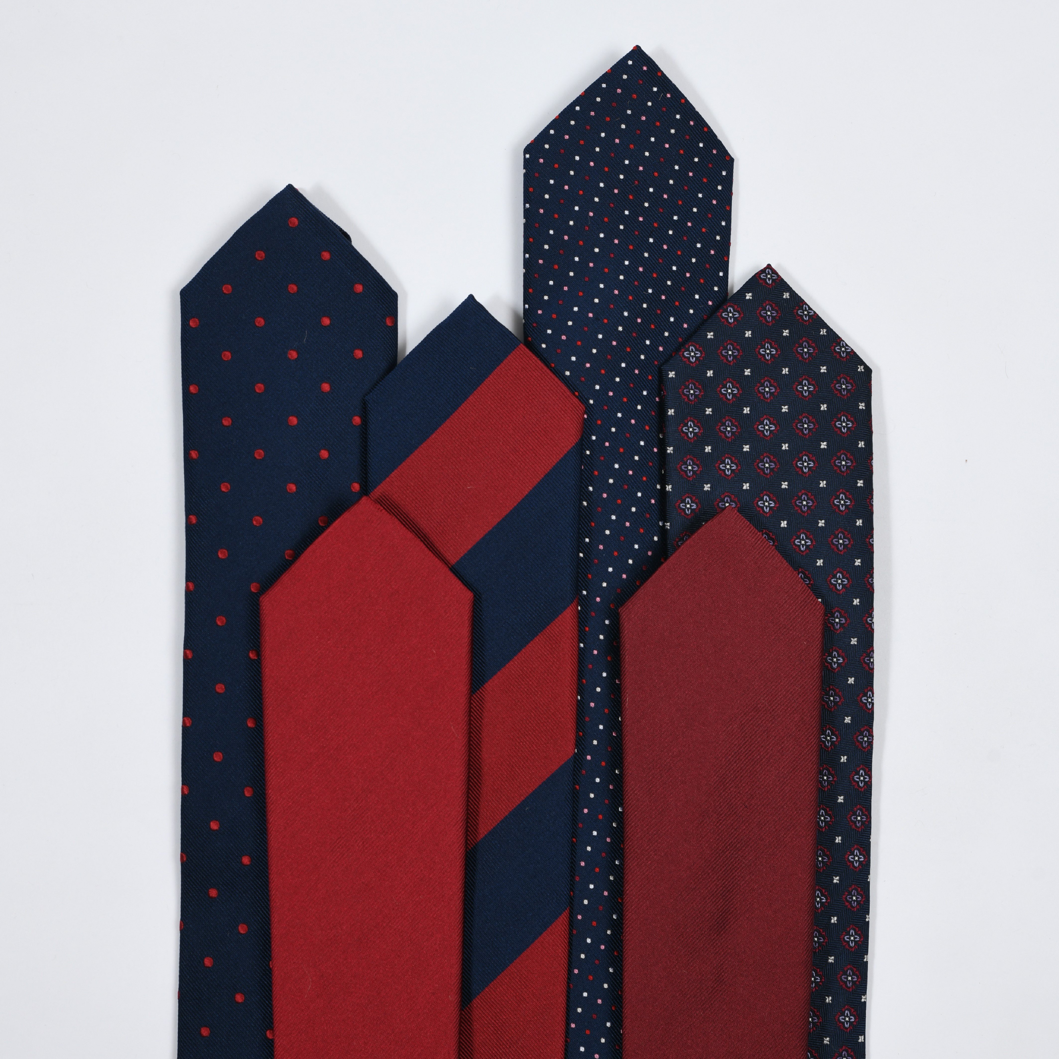 High-End Italian Silk Tie - Meticulously Woven From 100% Pure Silk - Handcrafted In Italy For The Discerning Gentleman