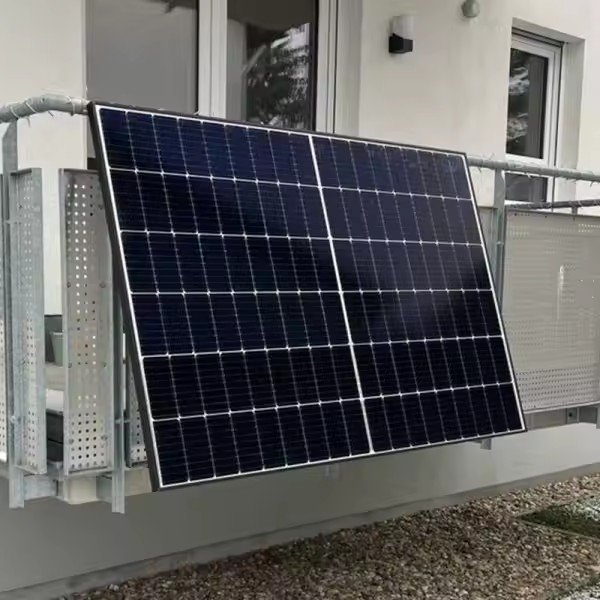 Solar Balcony System Solar Panel Micro Inverter 800w Hot Sale in Germany Black LED Light Lithium Ion Energy Saving