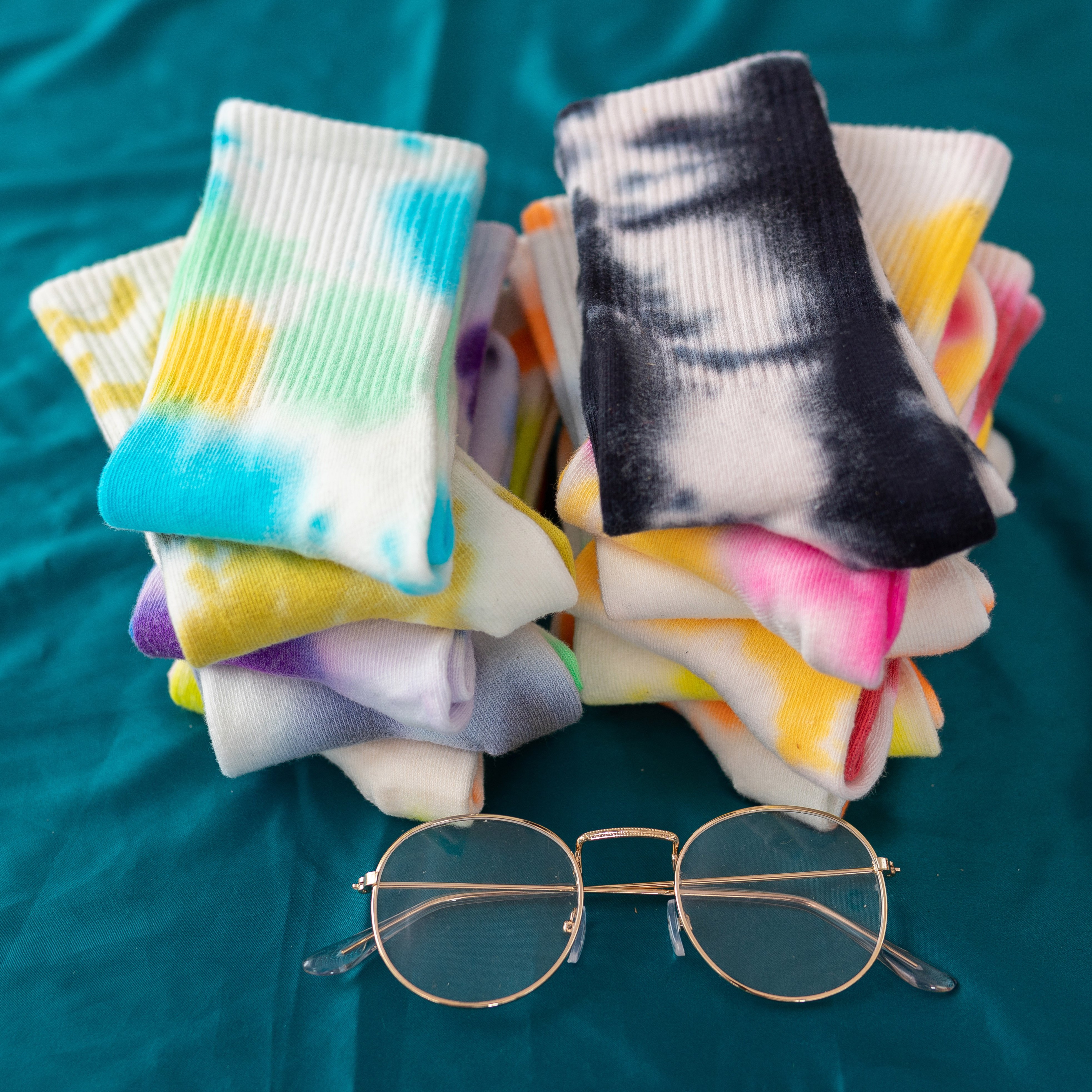 Tie-dye Graffiti Unisex Cotton Socks Novelty Colorful Unisex Tube Socks Tie Dye Skate Hippy Unisex socks