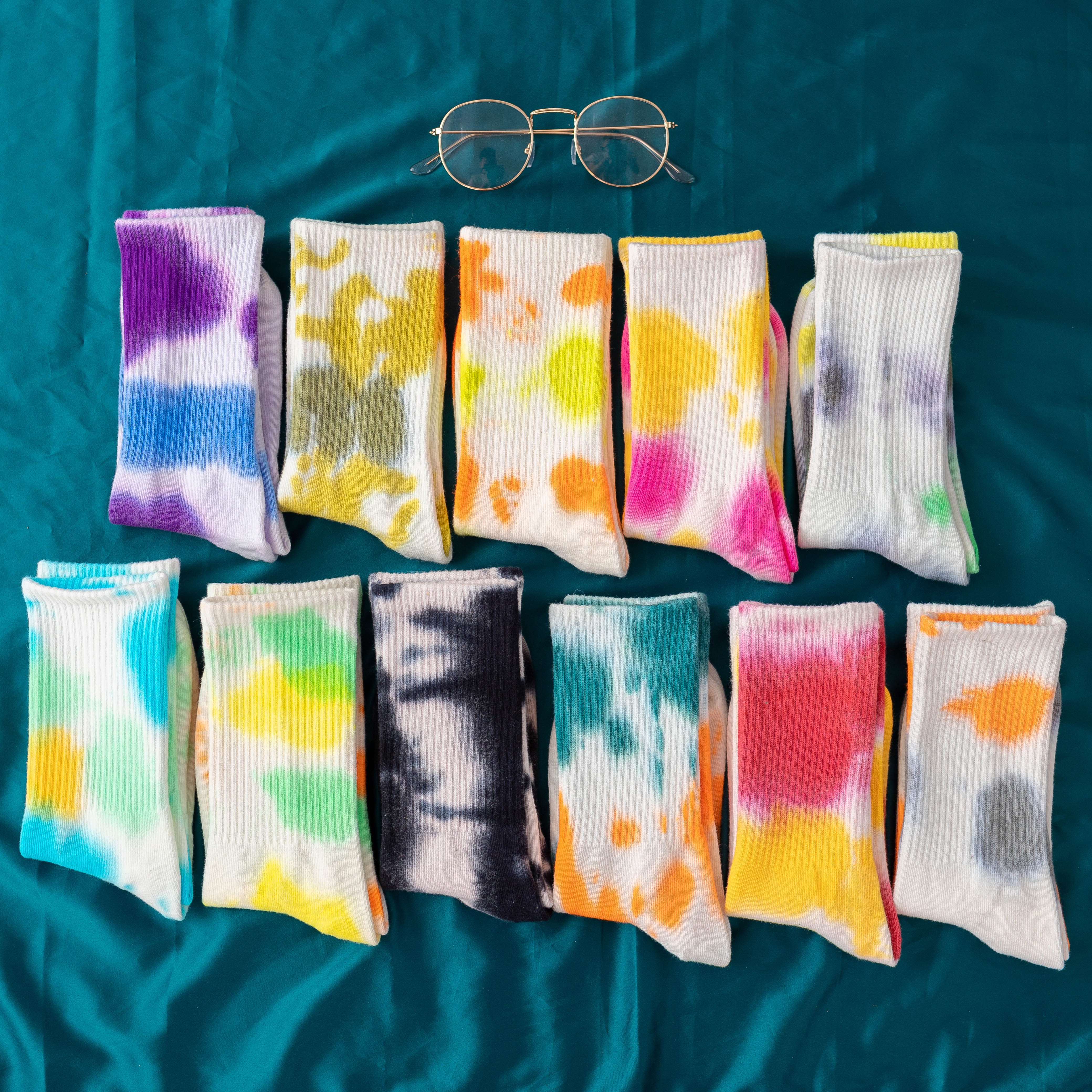 Tie-dye Graffiti Unisex Cotton Socks Novelty Colorful Unisex Tube Socks Tie Dye Skate Hippy Unisex socks