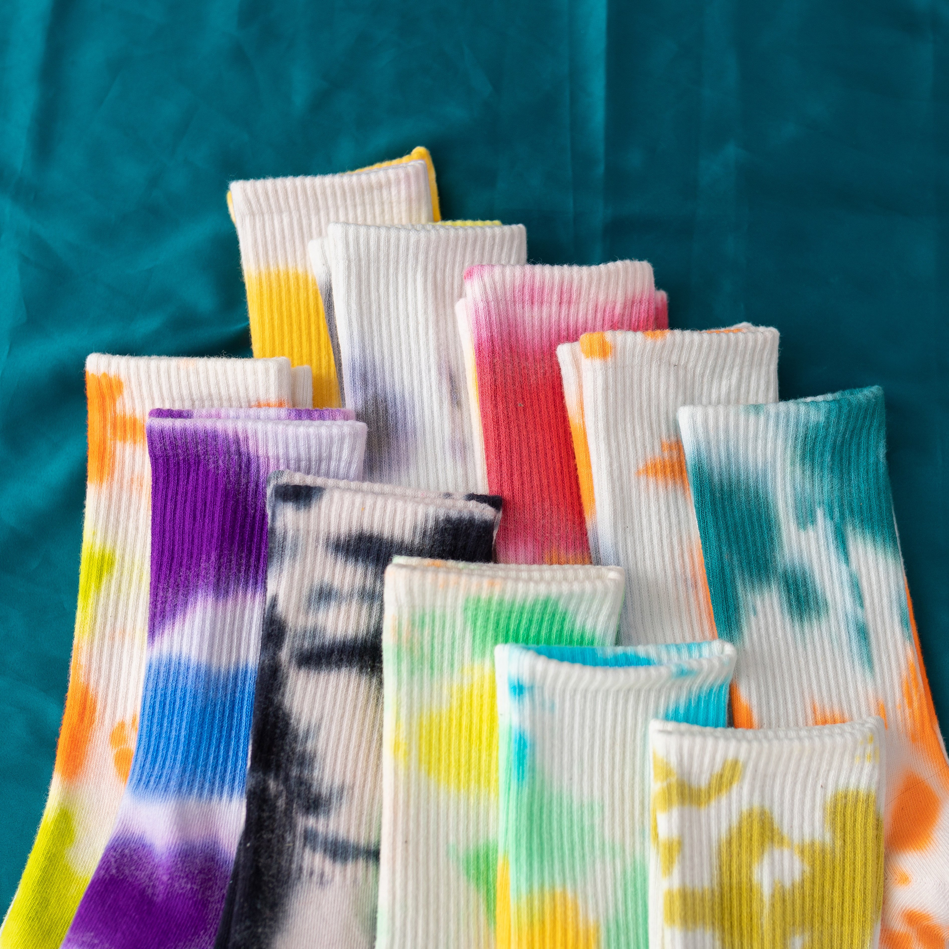 Tie-dye Graffiti Unisex Cotton Socks Novelty Colorful Unisex Tube Socks Tie Dye Skate Hippy Unisex socks