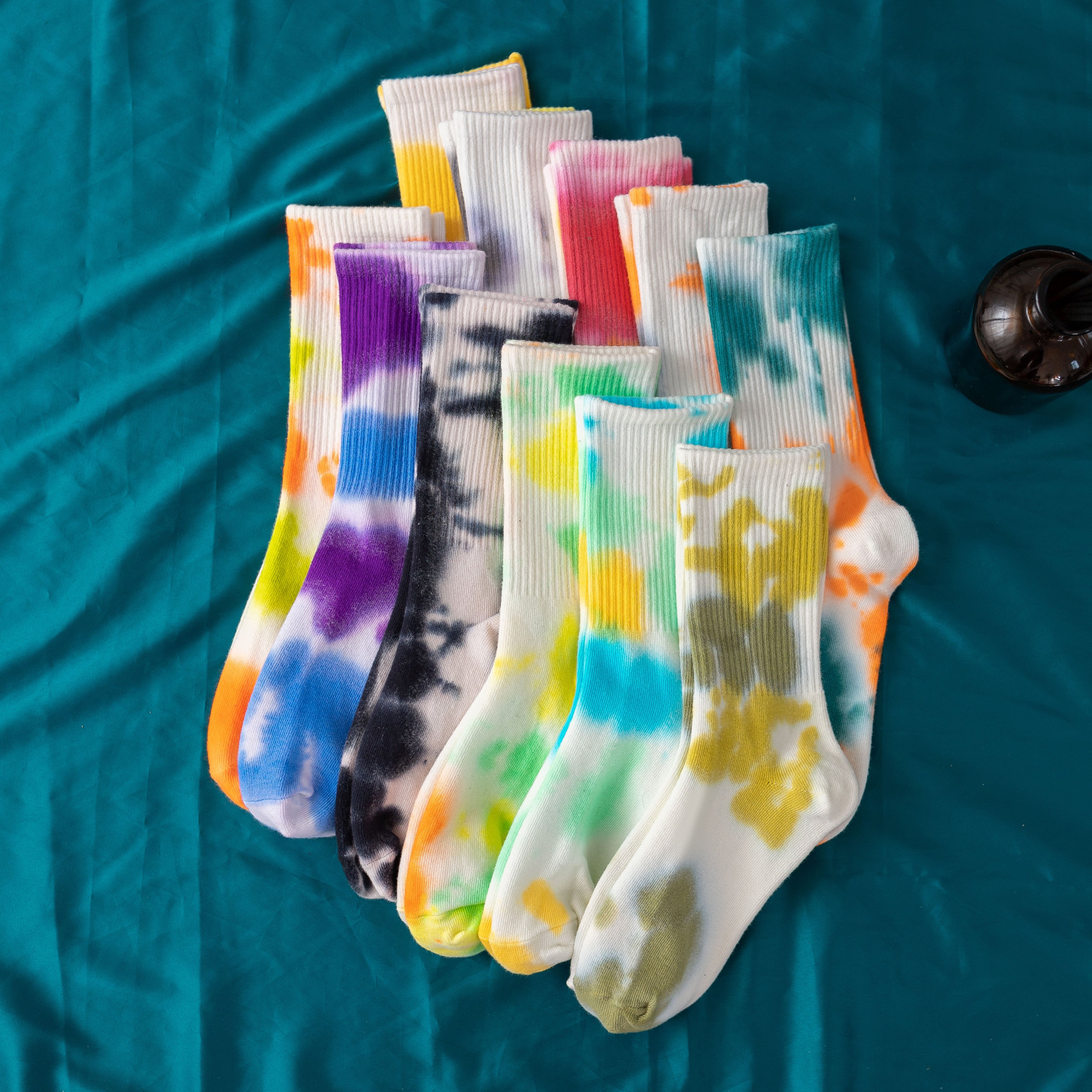 Tie-dye Graffiti Unisex Cotton Socks Novelty Colorful Unisex Tube Socks Tie Dye Skate Hippy Unisex socks