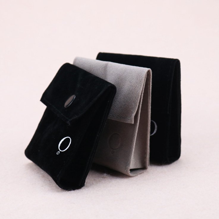 Custom black velvet jewelry packaging jewelry pouch bag with logo for necklace earrings velvet jewelry bag for watch packaging