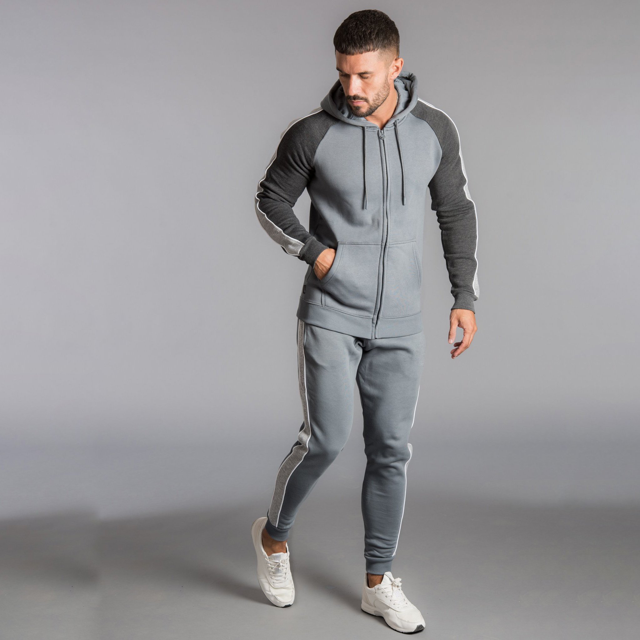 New Style Hot Sale Slim Fit Polyester Fabric Plain Black With Panel Jogging Zipper Tracksuit For Men
