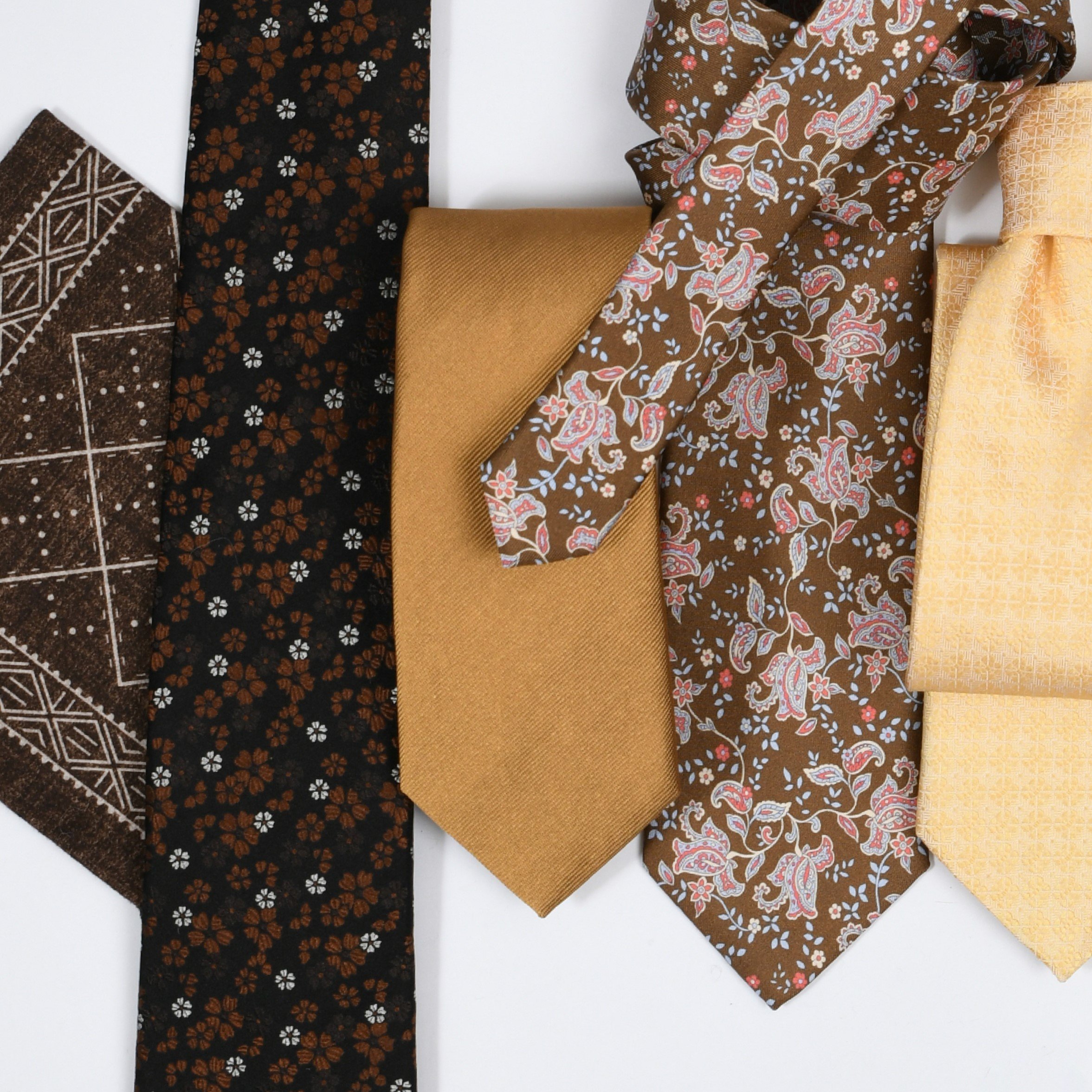 Refined Italian Silk Necktie - Handcrafted in Italy with Luxurious Materials - Elegant Tie for a Sleek Appearance