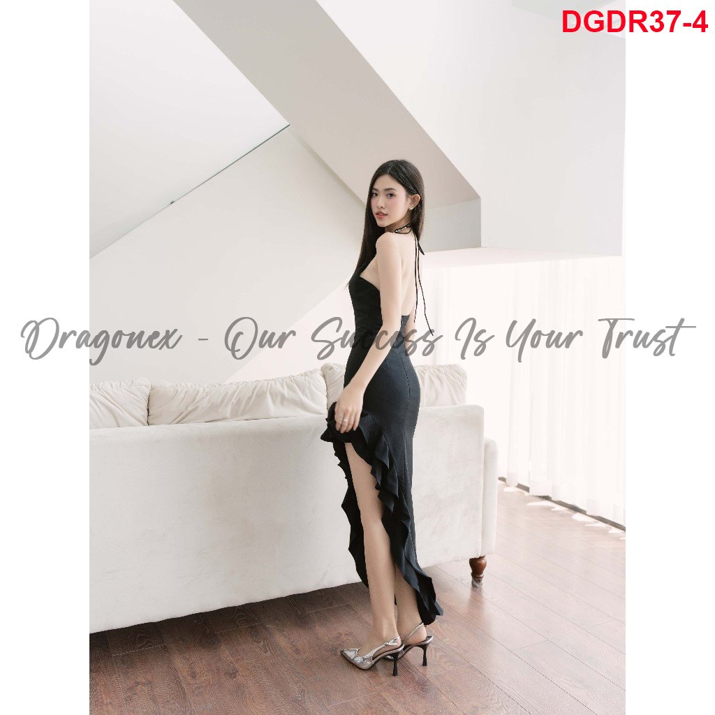 Long Halter Neck Dress With Ruffles And Pearl Strap Luxurious Chest Cut Made Of 100% Cotton Airy Modern And Youthful 2024 Summer