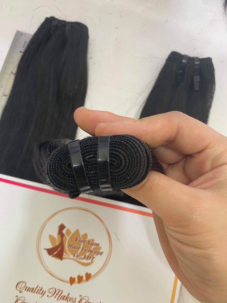 Wholesale Invisible Top Vietnam Grade Cuticle Intact Hand Tied Weft Human Hair Extensions Wave Style Bundle Bulk Glueless
