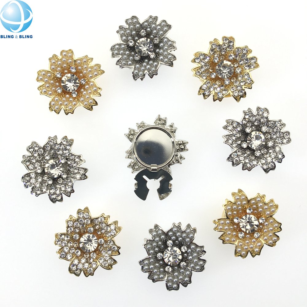 New Design Flower Shaped Pearl Crystal Jewelry No Sew Clip Cover Button For Women Blouse Shirts Wedding Dress Decor Accessories