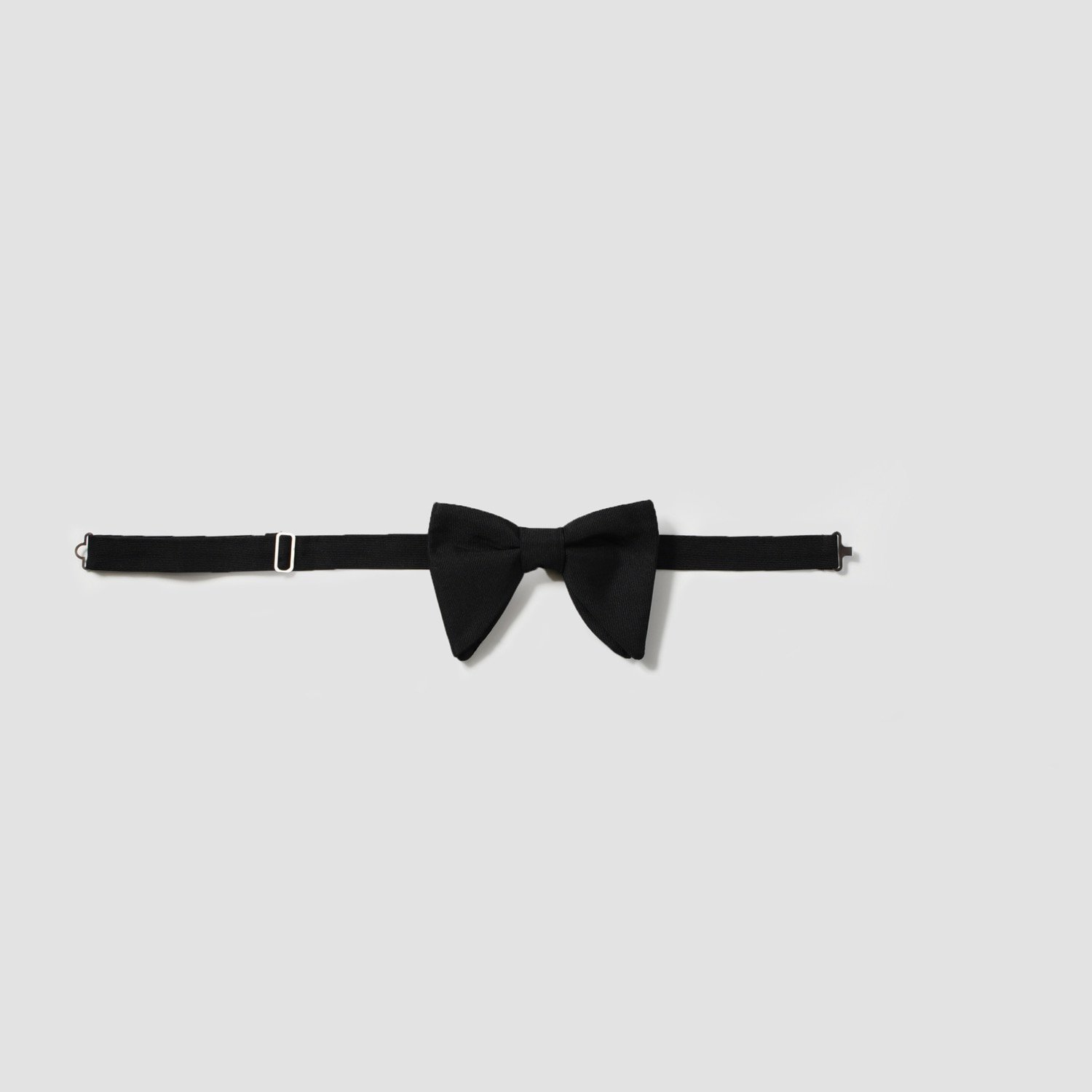 Elite Italian Bow Tie - Unique Silk Gross Grain Texture - Pre-Tied Elegance for Formal Occasions