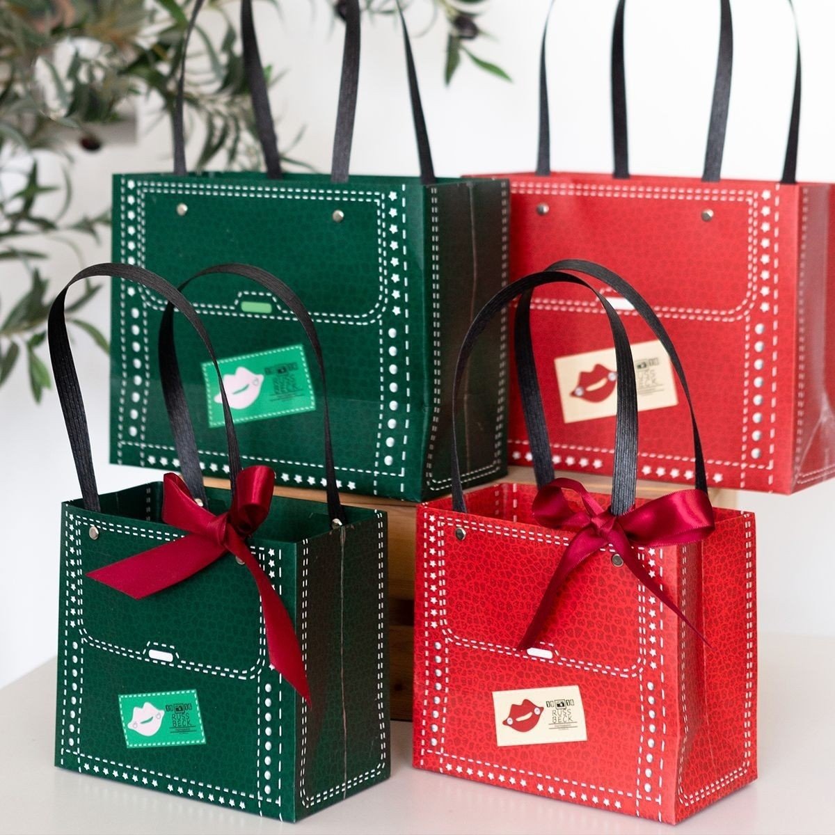 Custom colors print paper gift bag china carpet shopping packing bags with custom logos rivet handle
