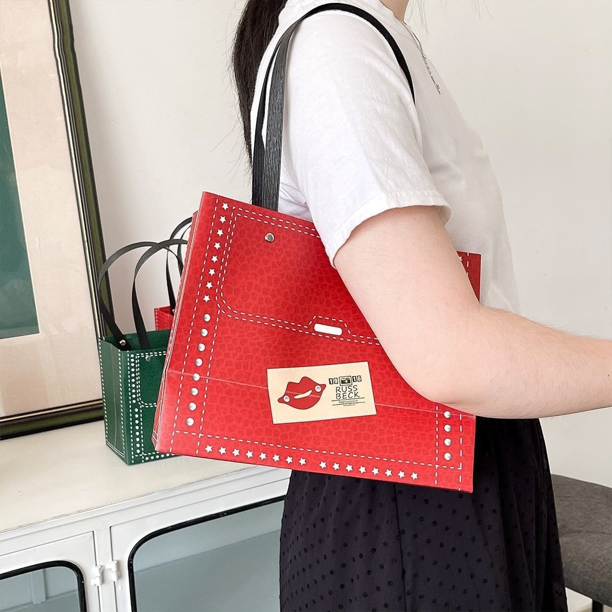 Custom colors print paper gift bag china carpet shopping packing bags with custom logos rivet handle