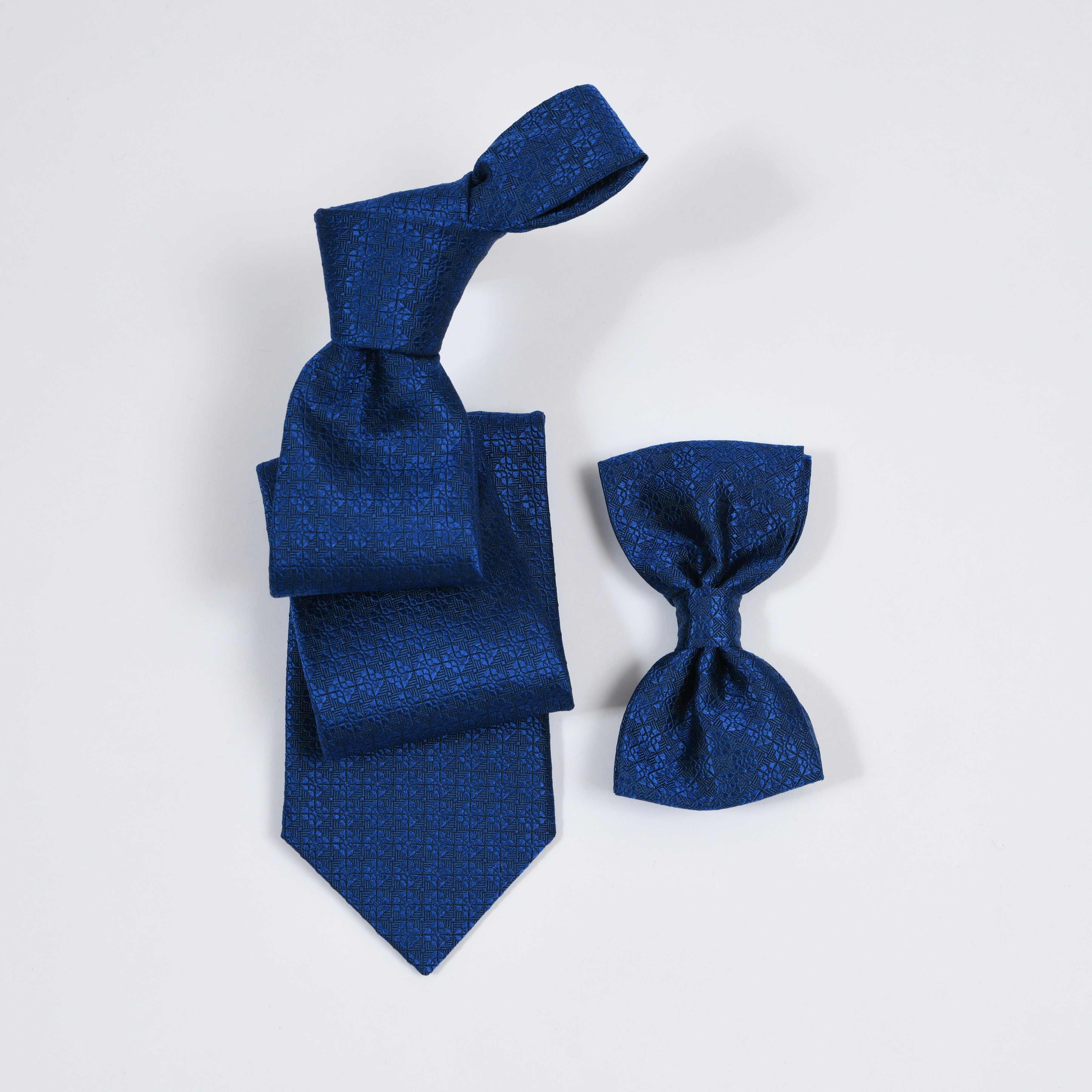 Top-Tier Italian Lined Tie in Deluxe 100% Silk - Hand Made in Italy - Ideal for Formal Occasions and Celebratory Gatherings