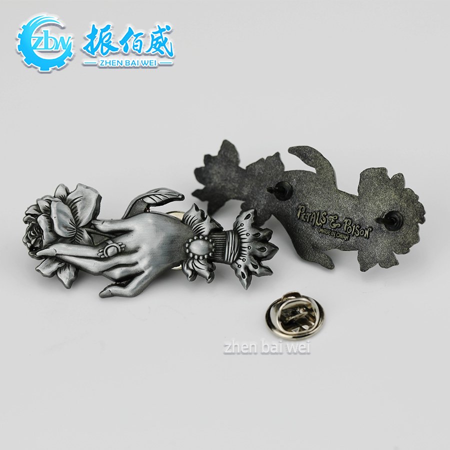 Zinc alloy 3d three-dimensional antique love and peace metal ancient tin brooch custom metal ancient tin three-dimensional pin