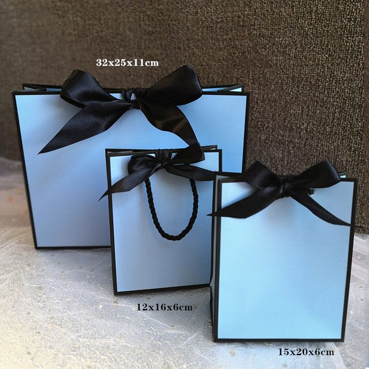 Custom Design Recyclable Black Luxury Jewelry Cosmetic Gift Clothing Shopping Packaging 250 Gsm Art Paper Bag with Ribbon Handle