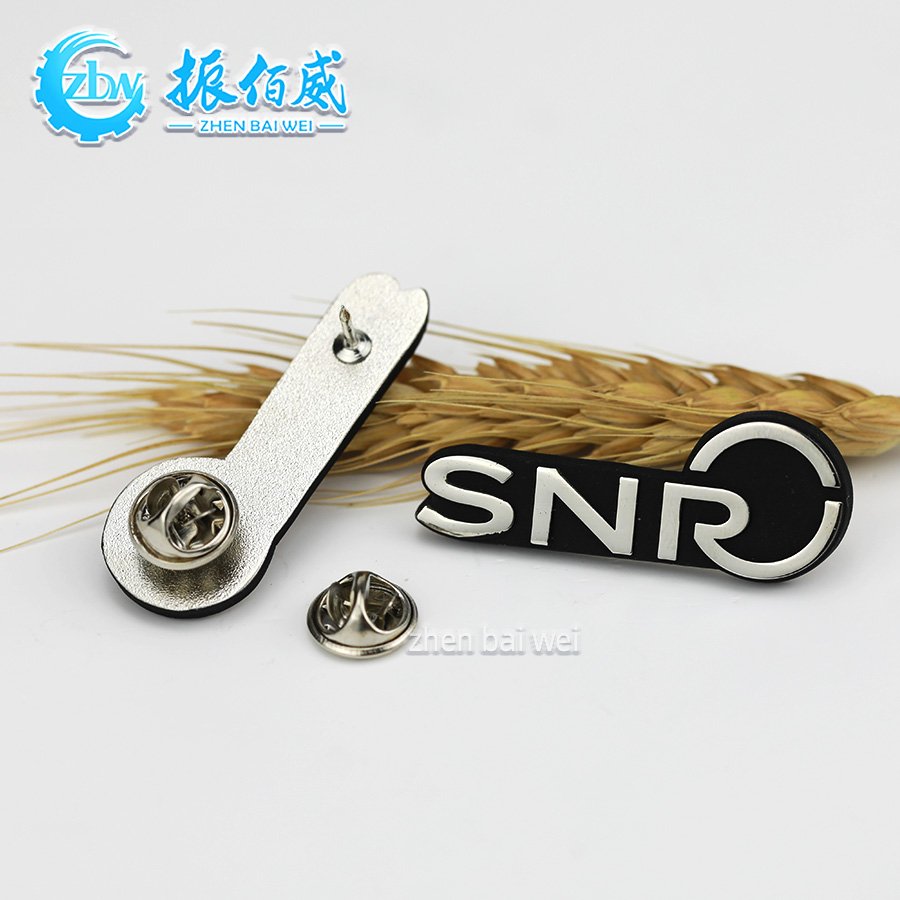 Customized Personalized Creative Metal Silver Plated Letter Simple Advanced Sense Brooch Design Metal Enamel Hat Pin Making