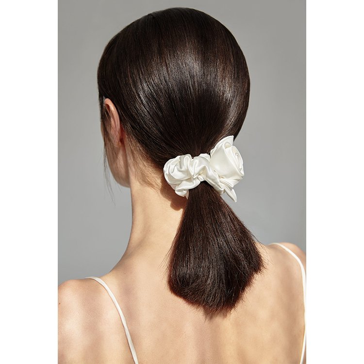 Factory wholesale 100% mulberry silk rose hair band custom logo silk scrunchies with gift box
