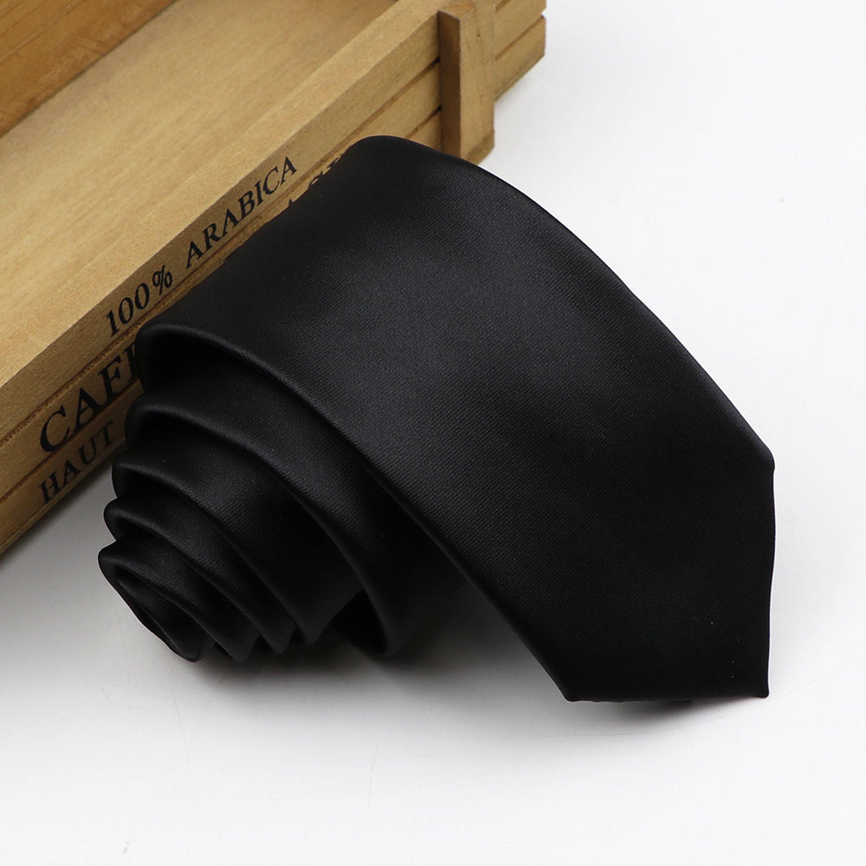 Classic Men Solid Color Neck Ties For Casual Suits Business Offical Wedding Party Gravatas Red Black Blue Skinny Necktie