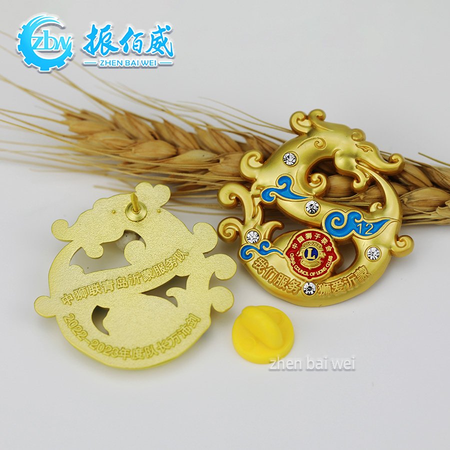 Metal soft enamel pin custom Guangdong Lions club service team logo design custom shaped zinc alloy international club badge