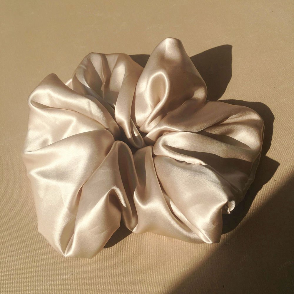 Customized logo newest Silk hair elastics 2.5cm big size Silk Hair Scrunchies Luxury 100% 6 A Silk Scrunchies