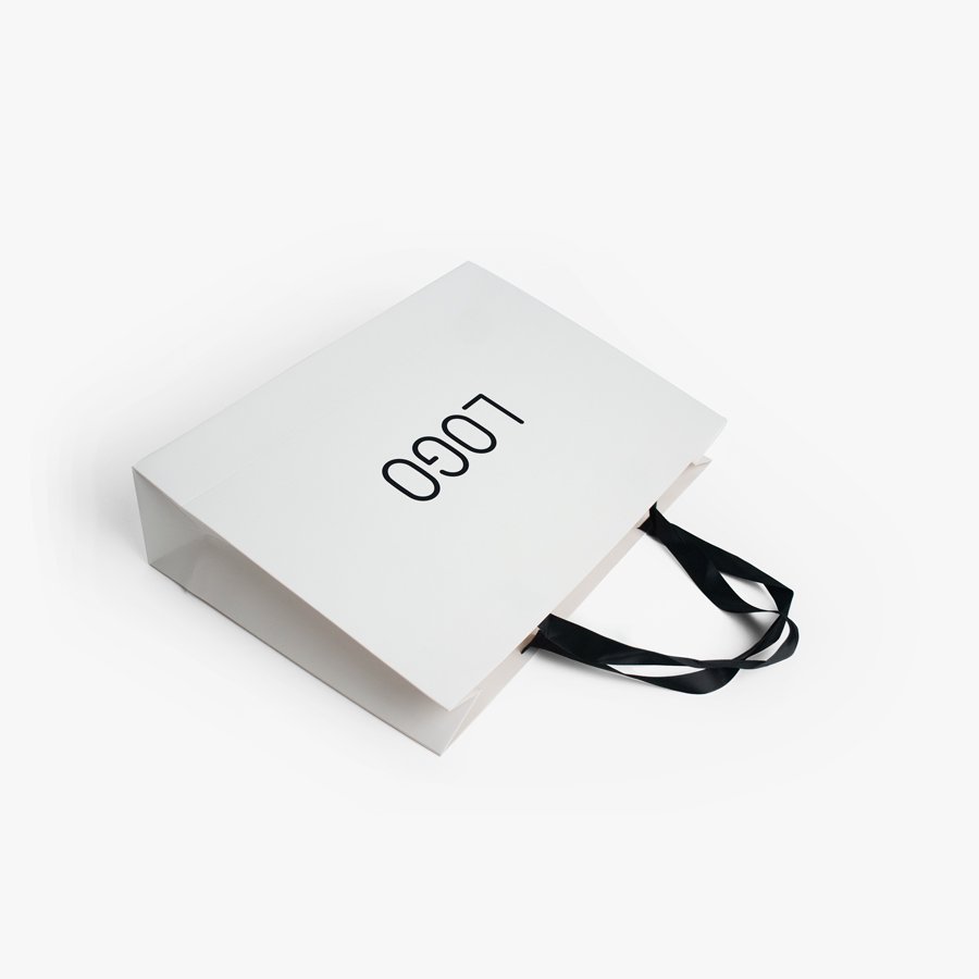 Wholesale top grade spot gifts portable clothing cosmetics white card paper bags
