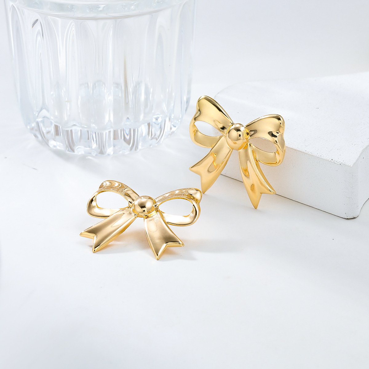 2024 Fashion Jewelry Summer New Alloy Bow Earrings Women's Fashion Elegant Bright Metal Bow Tie Stud Gold Earrings Wholesale