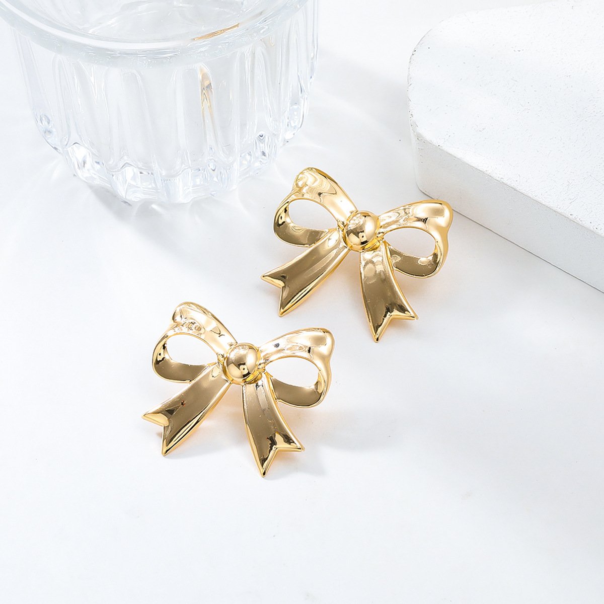 2024 Fashion Jewelry Summer New Alloy Bow Earrings Women's Fashion Elegant Bright Metal Bow Tie Stud Gold Earrings Wholesale