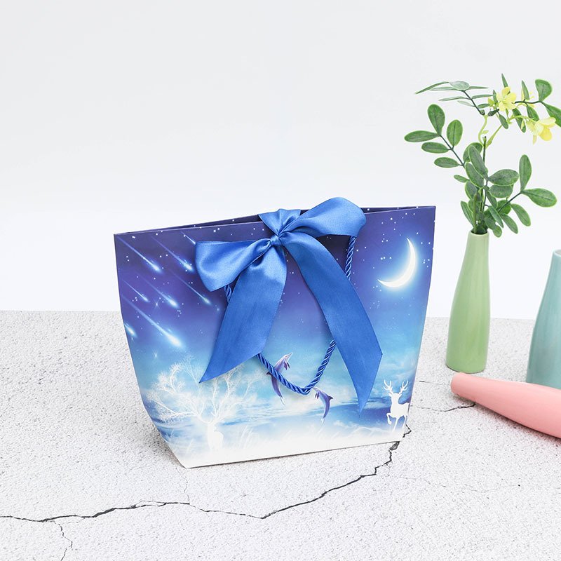 Factory customized wholesale recyclable high-end luxury gift paper bags with bows