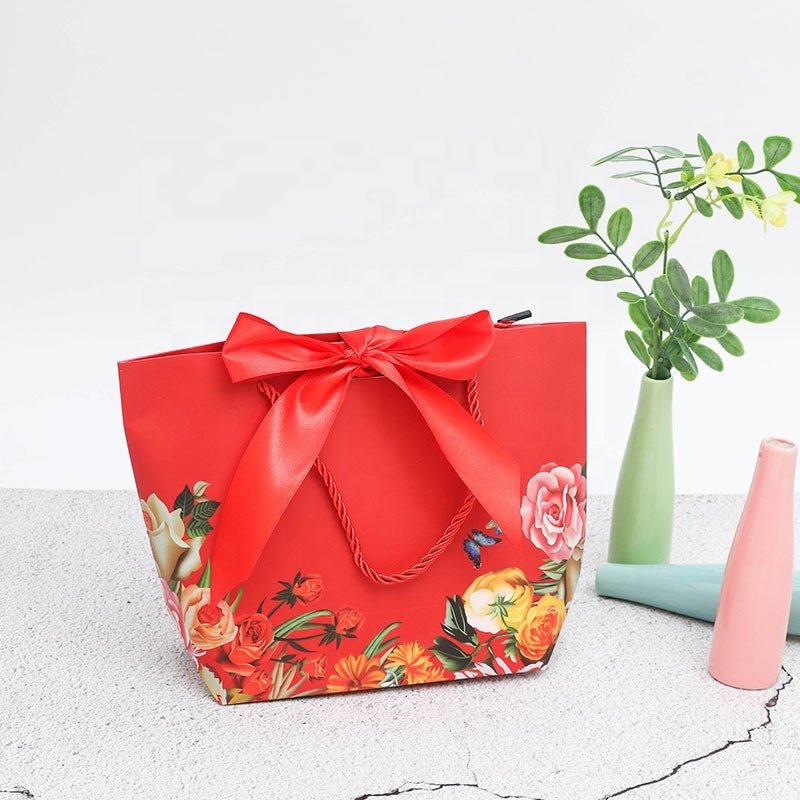 Factory customized wholesale recyclable high-end luxury gift paper bags with bows