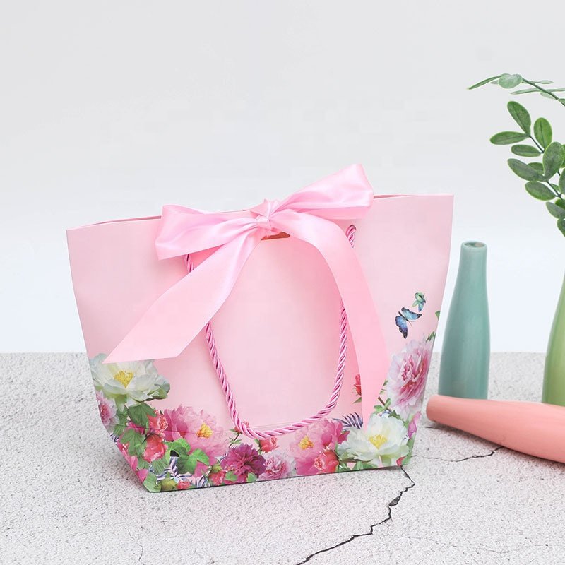 Factory customized wholesale recyclable high-end luxury gift paper bags with bows