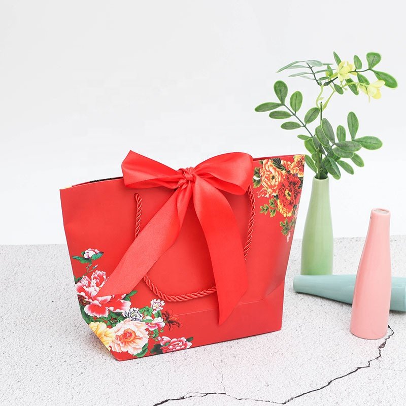 Factory customized wholesale recyclable high-end luxury gift paper bags with bows