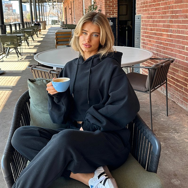 Custom Factory for Women Sweatsuits Sets 2 Piece Outfits Cropped Hoodie Sweatshirt and Sweatpants Long Joggers with Pockets