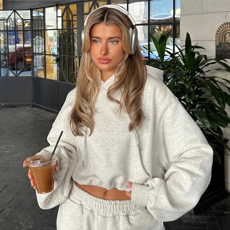 Custom Factory for Women Sweatsuits Sets 2 Piece Outfits Cropped Hoodie Sweatshirt and Sweatpants Long Joggers with Pockets
