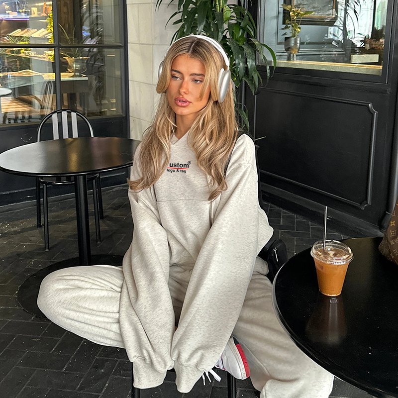 Custom Factory for Women Sweatsuits Sets 2 Piece Outfits Cropped Hoodie Sweatshirt and Sweatpants Long Joggers with Pockets