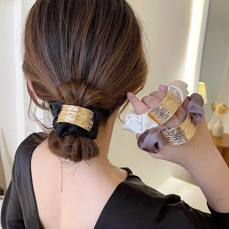 2024 New design Korean simple metal Hair Scrunchies satin material Fashion high elastic hair Band for women Tie a ponytail