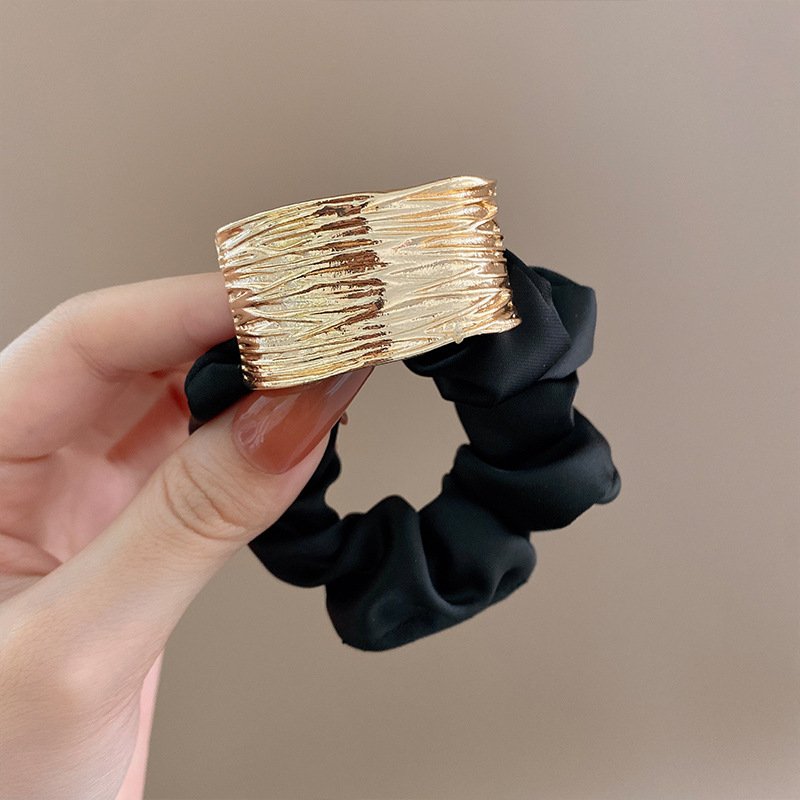 2024 New design Korean simple metal Hair Scrunchies satin material Fashion high elastic hair Band for women Tie a ponytail