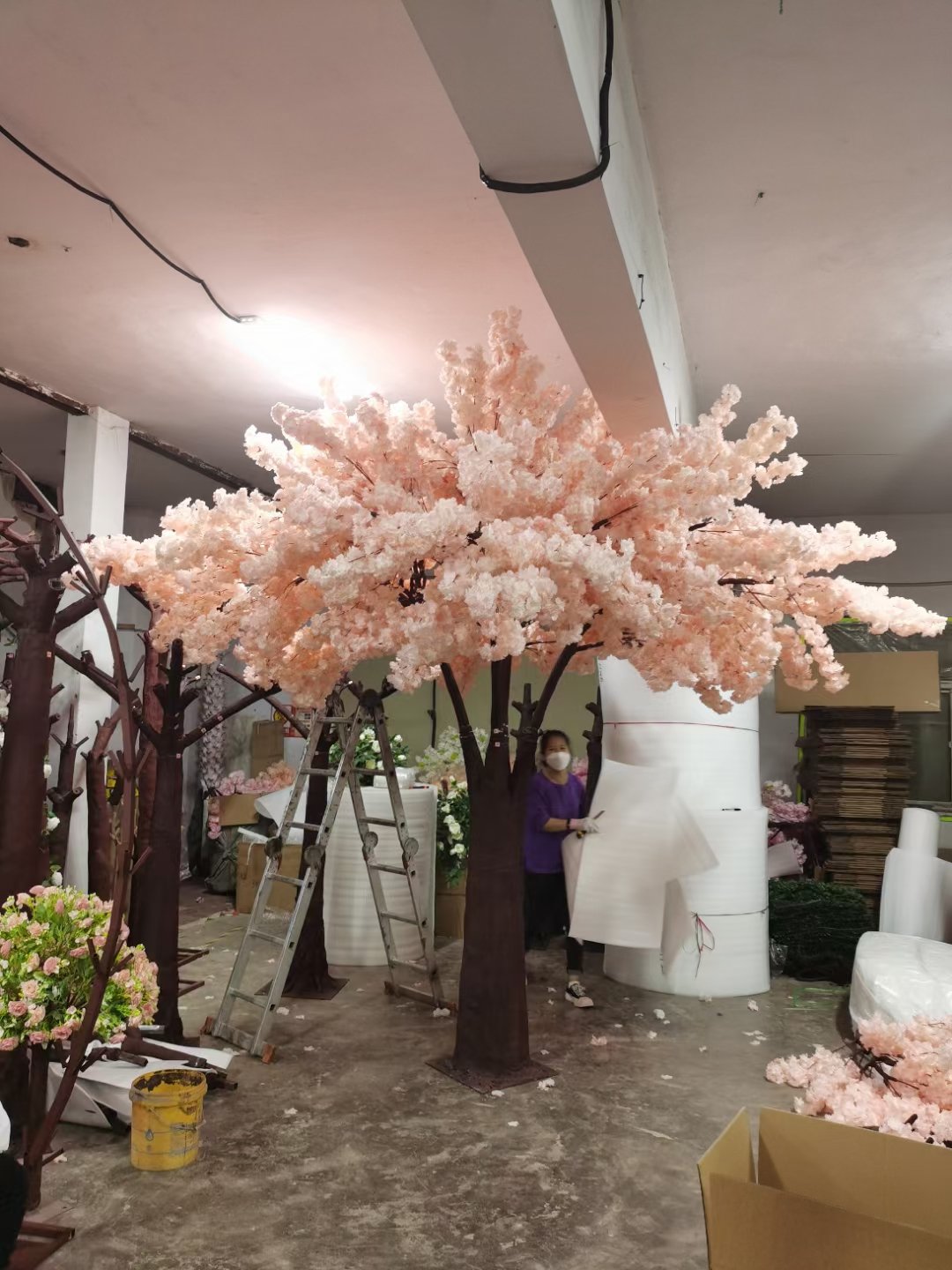 SPR Bridal bouquet Event Use Silk Cherry Blossom Hotel Restaurant Decoration Green Fiberglass Resin Artificial Magnolia Trees