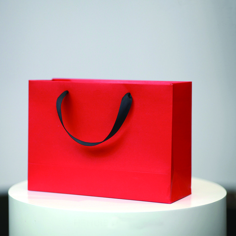Wholesale Luxury Matte White Black Horizontal Paper Gift Bags Custom Printed Reusable Shopping Bags with Ribbon Handle Tie Use