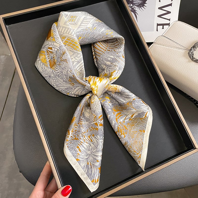 OEM Custom Square Scarf Foulard 100% Pure Printed Silk Scarves for Women Short Tie Bandanas Flower Silk Neck Scarves for Women