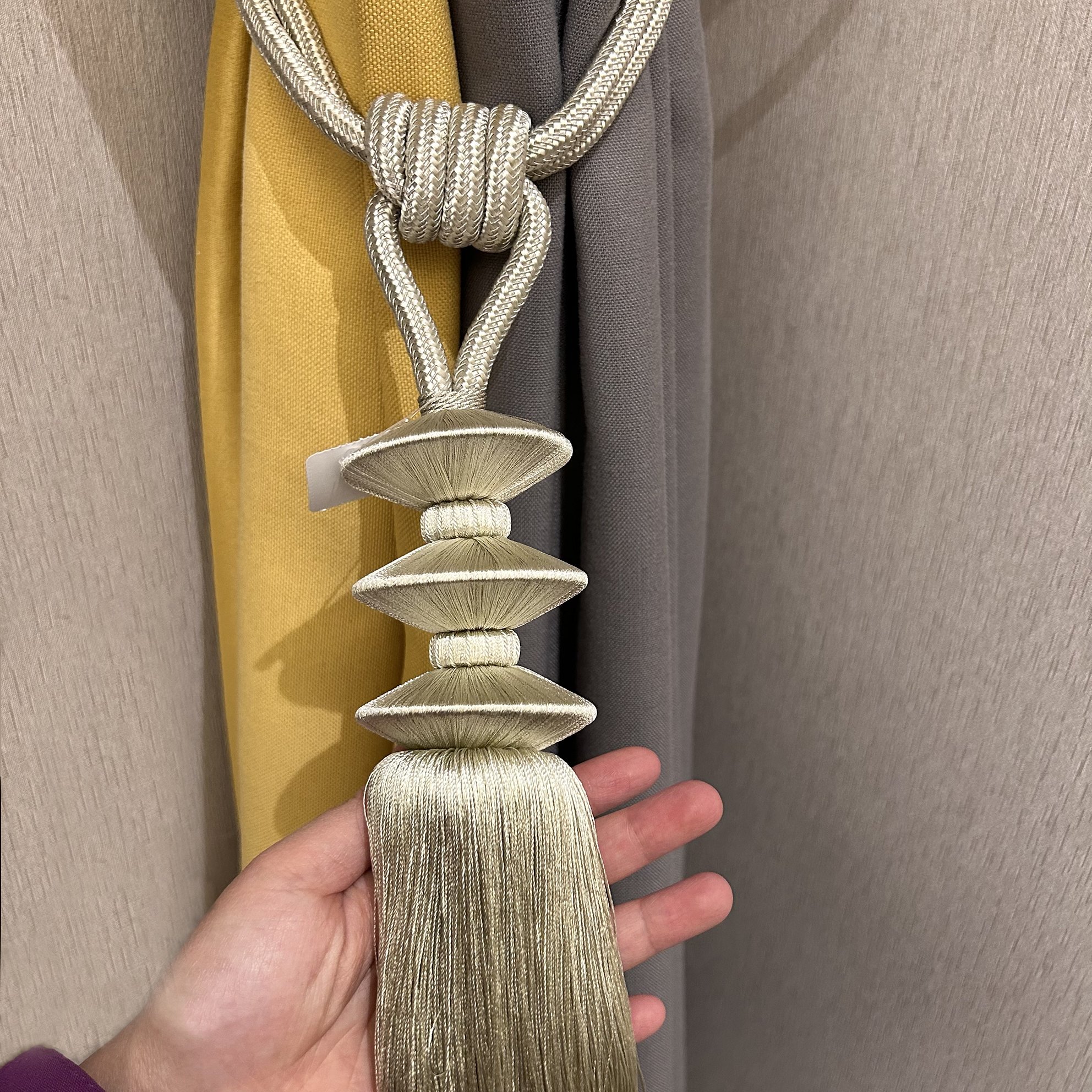 Factory direct sales modern simple new Chinese curtain tie rope hanging ball decoration tie tassel