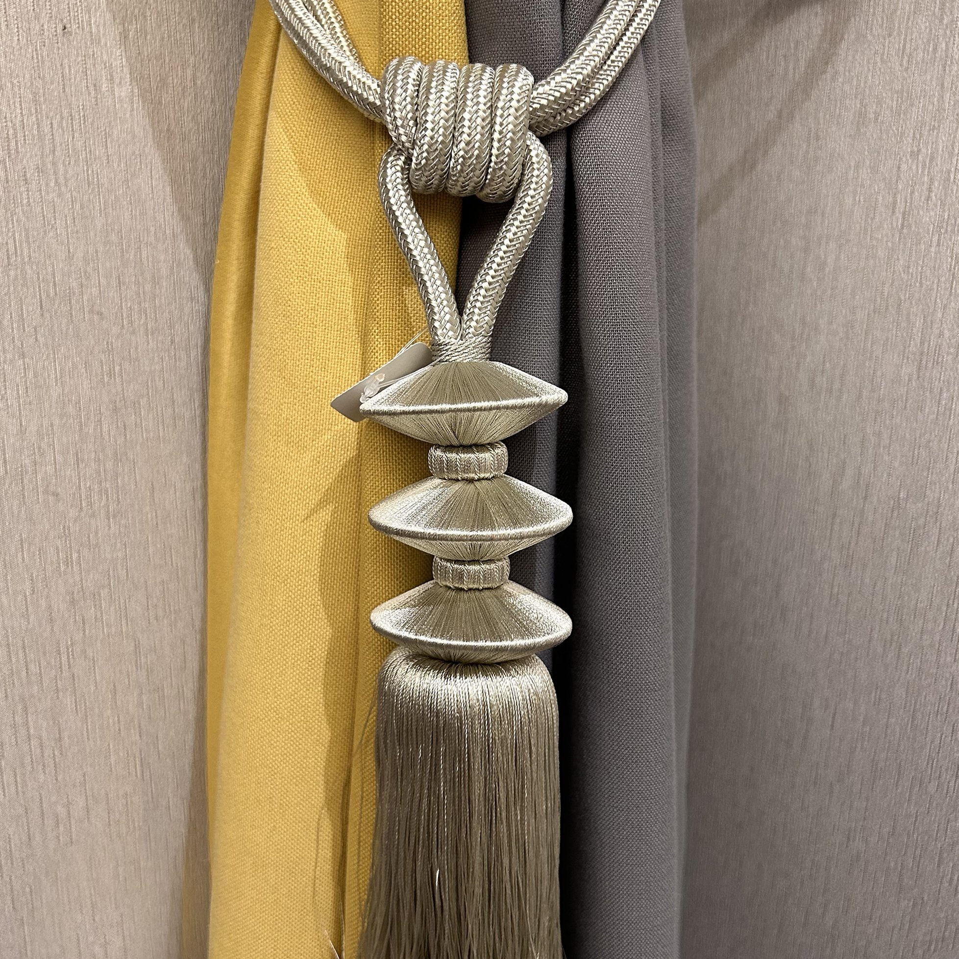 Factory direct sales modern simple new Chinese curtain tie rope hanging ball decoration tie tassel