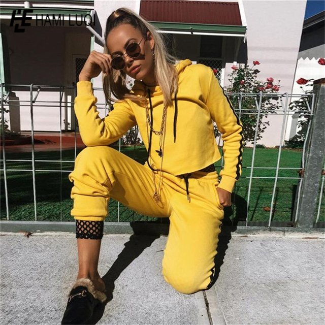Wholesale custom Women's Oversized Cropped Hoodie and Joggers set Loungewear clothes women Set