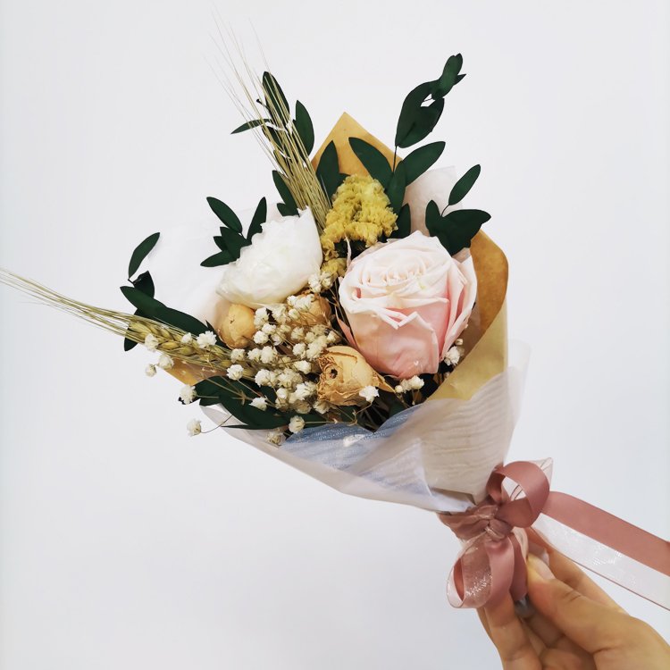 European and American popular hand tie simulation bouquet dried baby's breath preserved lover grass arrangement for sale