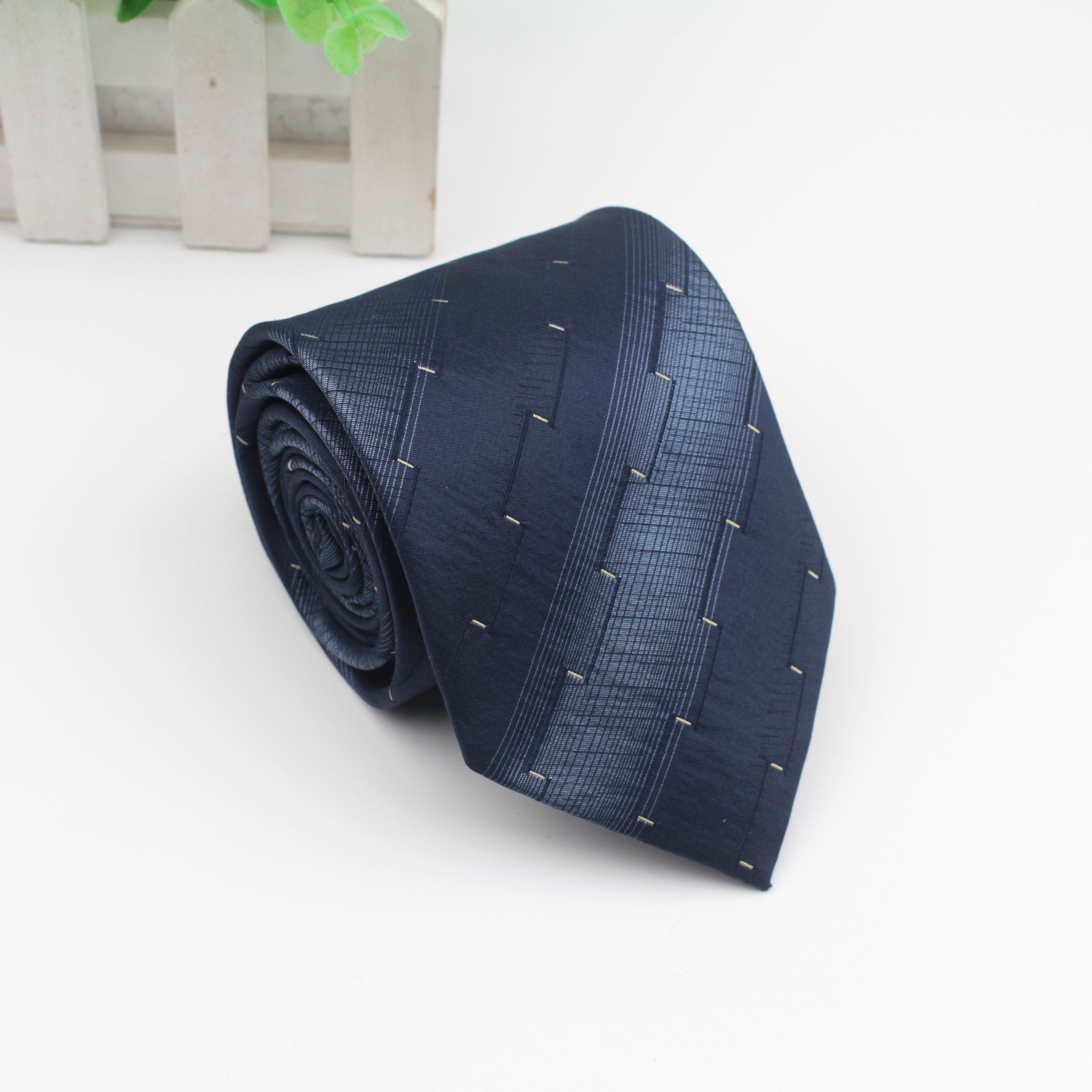 muyang latest wholesale custom design logo and tie clip men's 100% silk tie suitable for formal occasions